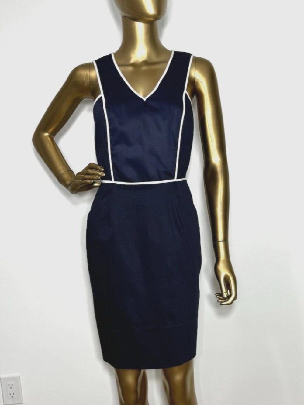 NWT Gretchen Scott Sleeveless Sheath Dress V-Neck Navy White Pockets Casual